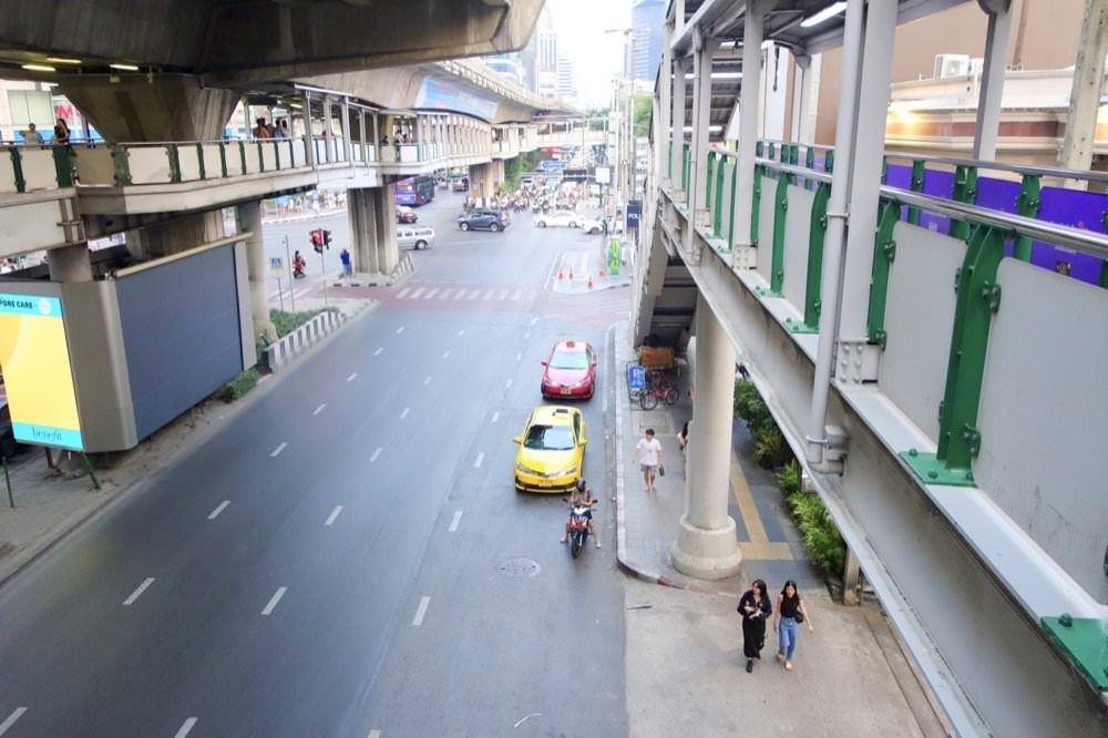 曼谷飯店推薦【曼谷索拉利亞西鐵飯店Solaria Nishitetsu Hotel Bangkok】BTS Asoke空橋連通，泳池.高空酒吧.免治馬桶，地點方便超推薦！