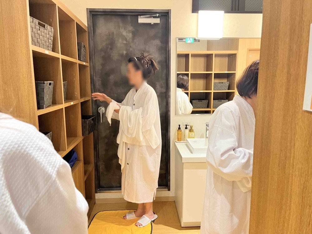 大阪飯店推薦｜心齋橋HOTEL HILLARYS Shinsaibashi 免費點心咖啡、頂樓泡湯浴場！市區大阪飯店推薦