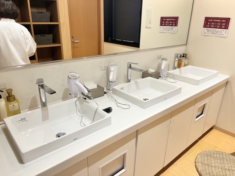 大阪飯店推薦｜心齋橋HOTEL HILLARYS Shinsaibashi 免費點心咖啡、頂樓泡湯浴場！市區大阪飯店推薦