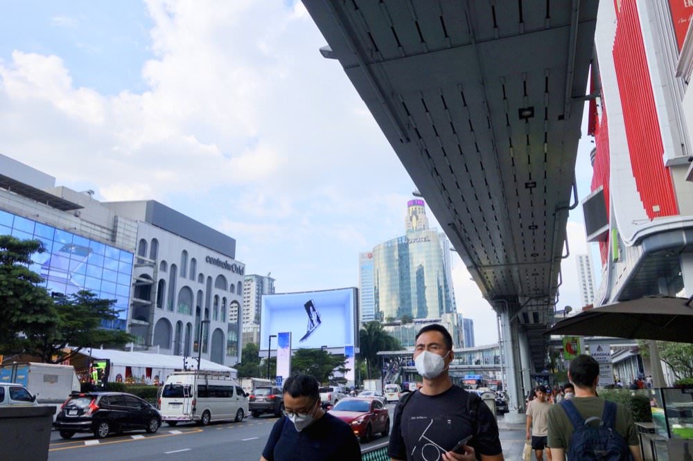 曼谷換泰銖 | BTS Chit lom奇隆站匯率最佳綠色SuperRich換錢所，還有橘色SuperRich、藍色Grand SuperRich都在這！