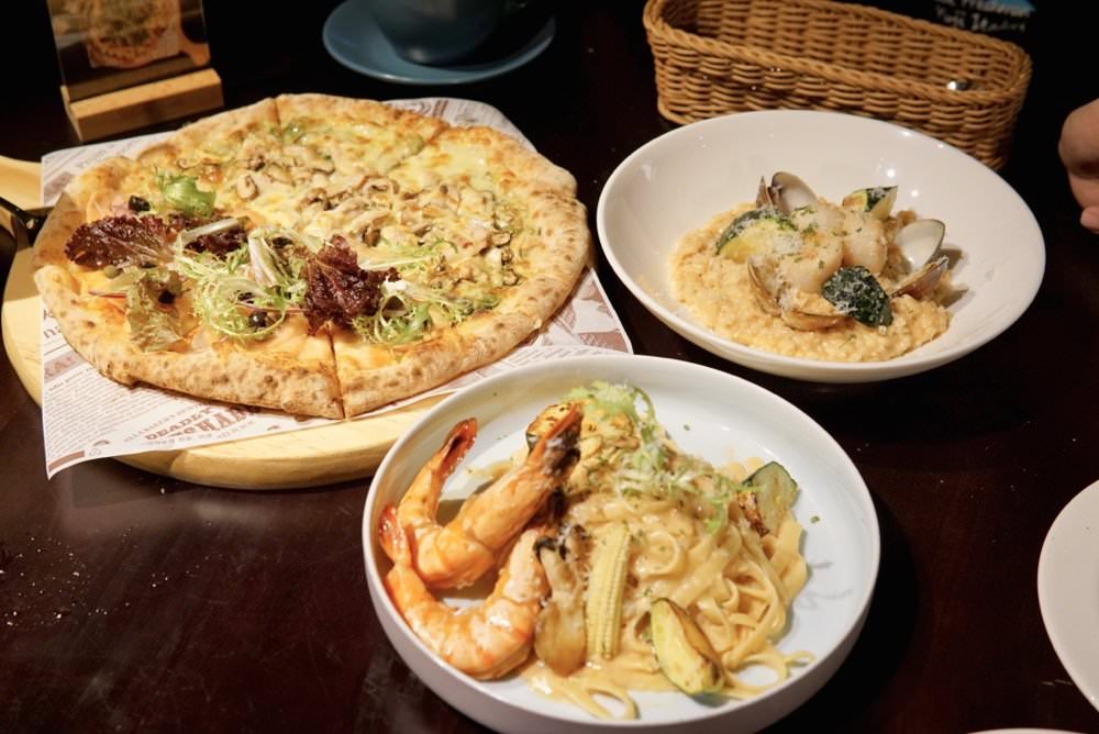 桃園火車站美食推薦|桃園統領MORE默爾義大利餐廳,美味可口義式披薩、義大利麵,還有超好喝香草奶昔! - 第2張圖 桃園火車站美食推薦|桃園統領MORE默爾義大利餐廳,美味可口義式披薩、義大利麵,還有超好喝香草奶昔!