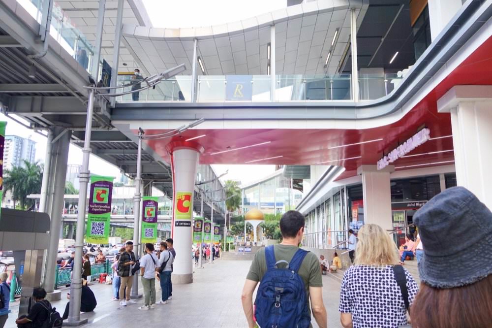 曼谷換泰銖 | BTS Chit lom奇隆站匯率最佳綠色SuperRich換錢所，還有橘色SuperRich、藍色Grand SuperRich都在這！