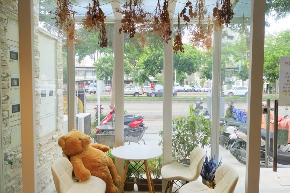 台中蛋糕推薦｜2度C NiGuo倪菓手作千層蛋糕，30層以上超好吃芋頭千層、新鮮芒果蛋糕｜台中公益路美食甜點