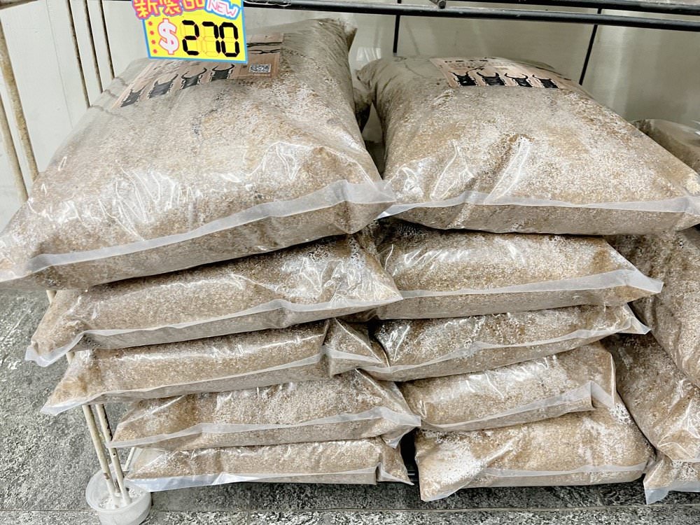 中壢甲蟲店推薦【阿峰甲蟲】獨角仙、鍬形蟲、雞母蟲、果凍飼育箱腐植土全都有！