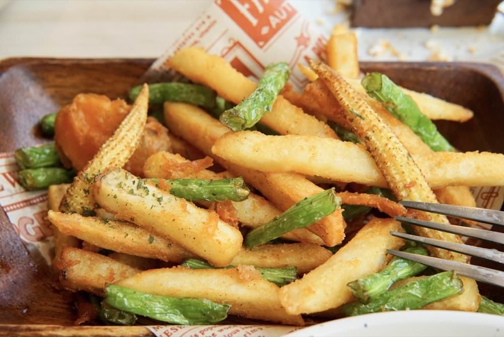 食久。茶事｜台中大里美食-超美玻璃貨櫃屋咖啡廳、美味下午茶｜台中餐廳推薦