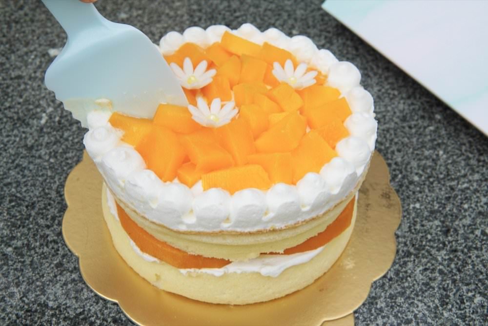 台中蛋糕推薦｜2度C NiGuo倪菓手作千層蛋糕，30層以上超好吃芋頭千層、新鮮芒果蛋糕｜台中公益路美食甜點