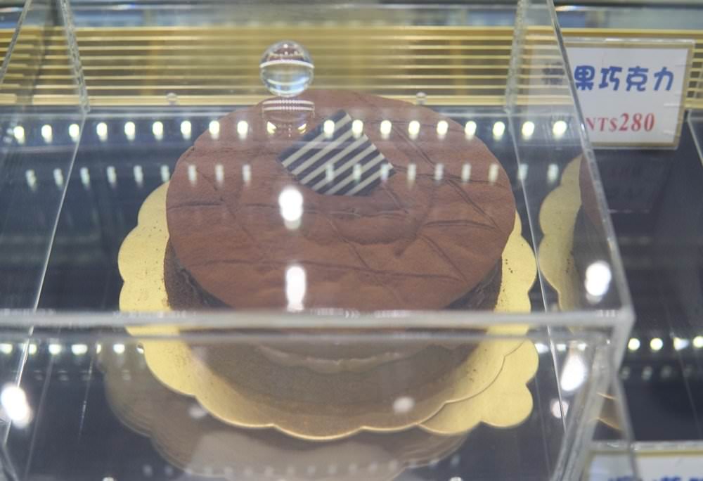 台中蛋糕推薦｜2度C NiGuo倪菓手作千層蛋糕，30層以上超好吃芋頭千層、新鮮芒果蛋糕｜台中公益路美食甜點