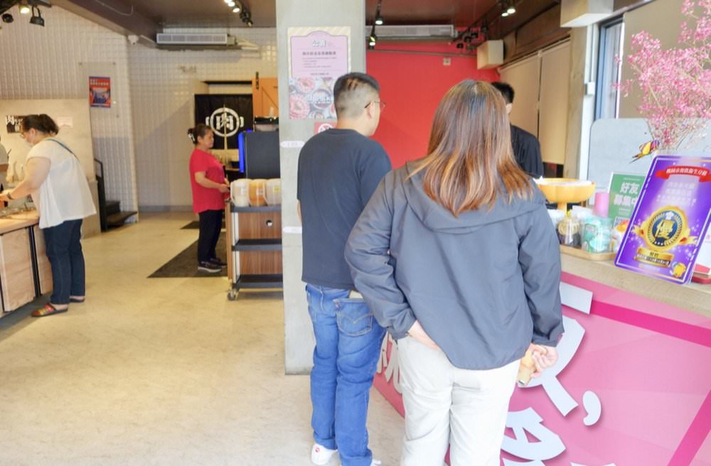 肉多多大變身！網路溫度計好感度星等聲量排名蟬聯兩年第一名肉多多火鍋-桃園春日店！大推爆炒石頭火鍋、海陸爆擊！桃園榜上有名夜宵火鍋