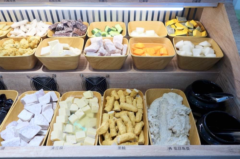 中壢火鍋推薦【最潮台味狂一鍋】新上市燒酒烏骨雞蛤蜊鍋超好吃！獨家桌邊爆炒噴火秀(中壢中山東店)