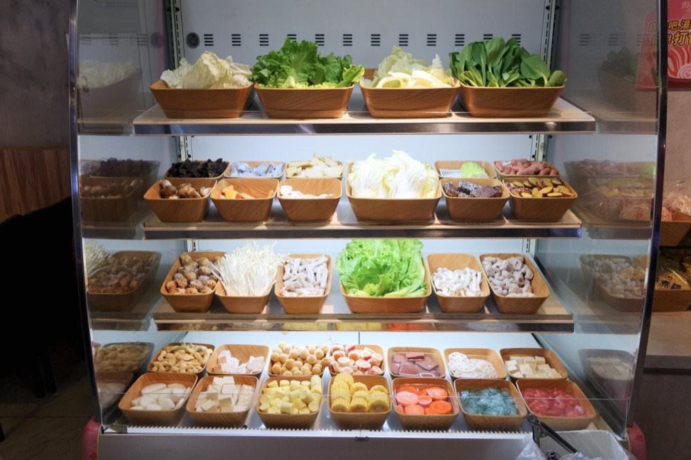 肉多多大變身！網路溫度計好感度星等聲量排名蟬聯兩年第一名肉多多火鍋-桃園春日店！大推爆炒石頭火鍋、海陸爆擊！桃園榜上有名夜宵火鍋