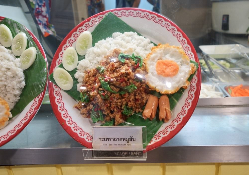 曼谷旅遊｜Terminal 21百貨公司【Pier 21】平價美食廣場推薦！打拋飯只要30泰銖