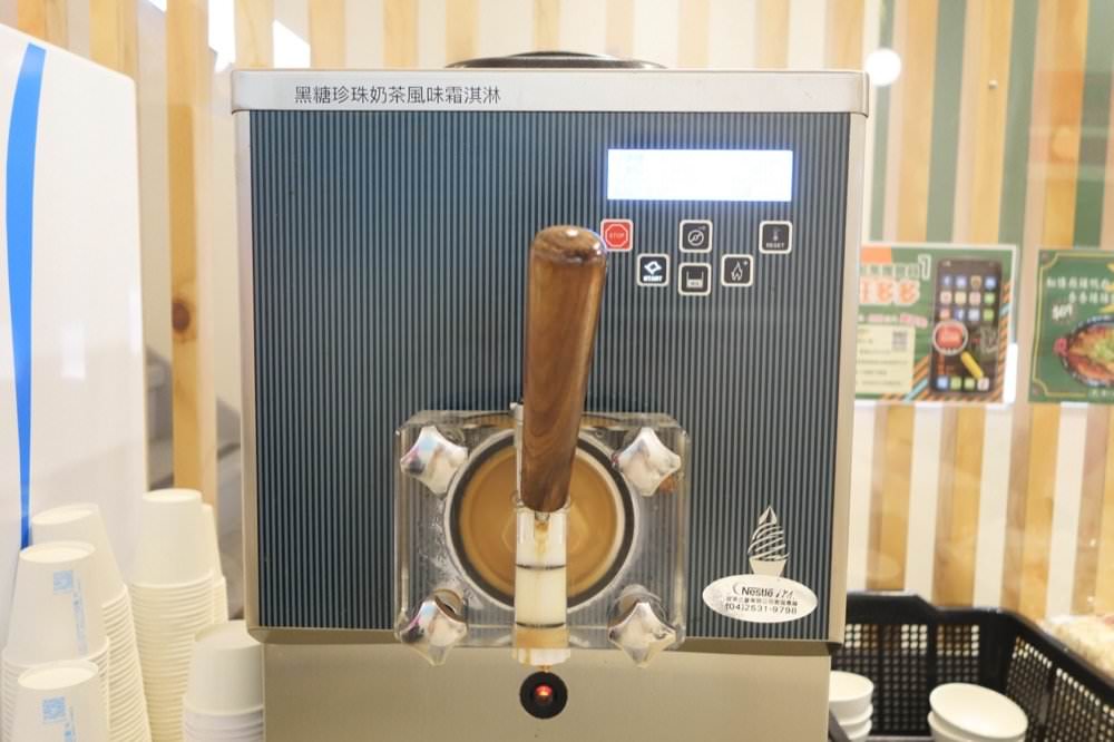 中壢火鍋推薦【最潮台味狂一鍋】新上市燒酒烏骨雞蛤蜊鍋超好吃！獨家桌邊爆炒噴火秀(中壢中山東店)