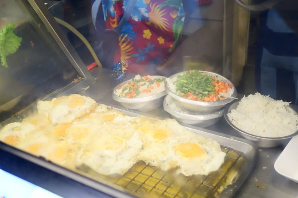 曼谷旅遊｜Terminal 21百貨公司【Pier 21】平價美食廣場推薦！打拋飯只要30泰銖