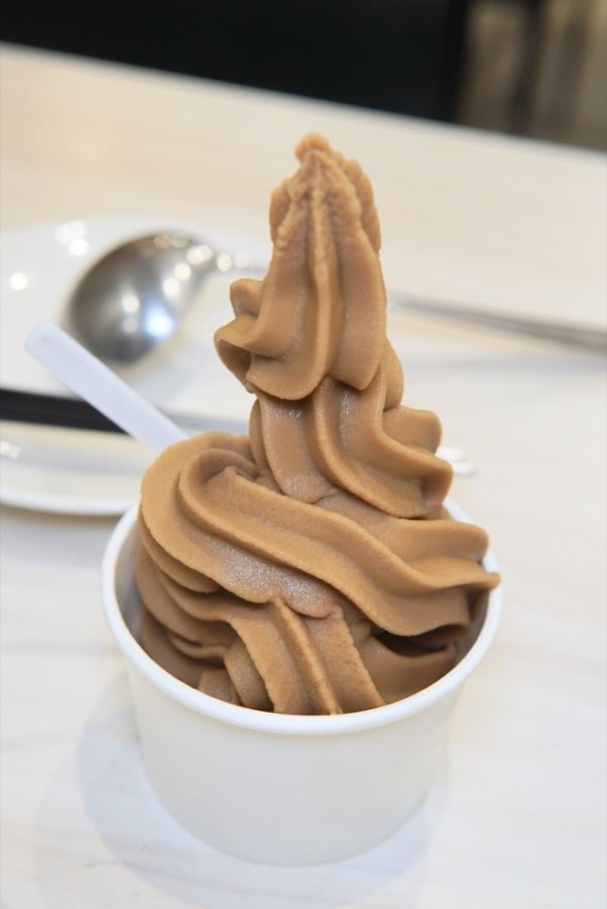 中壢火鍋推薦【最潮台味狂一鍋】新上市燒酒烏骨雞蛤蜊鍋超好吃！獨家桌邊爆炒噴火秀(中壢中山東店)