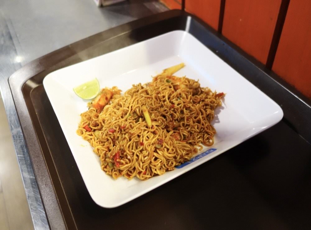 曼谷旅遊｜Terminal 21百貨公司【Pier 21】平價美食廣場推薦！打拋飯只要30泰銖