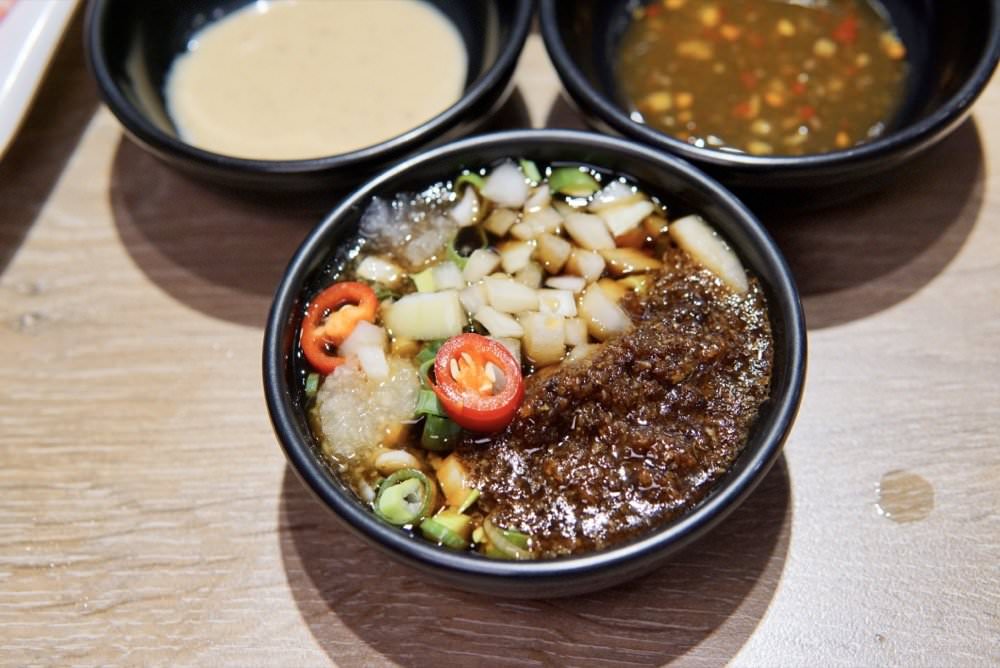 肉多多大變身！網路溫度計好感度星等聲量排名蟬聯兩年第一名肉多多火鍋-桃園春日店！大推爆炒石頭火鍋、海陸爆擊！桃園榜上有名夜宵火鍋