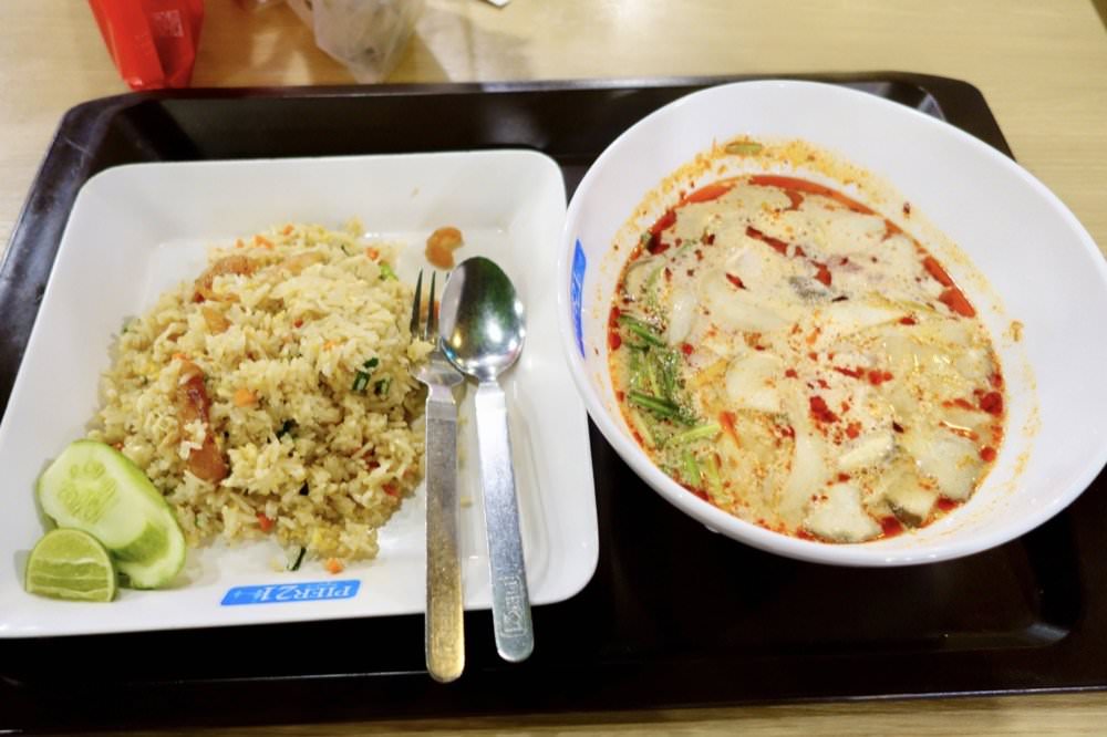 曼谷旅遊｜Terminal 21百貨公司【Pier 21】平價美食廣場推薦！打拋飯只要30泰銖