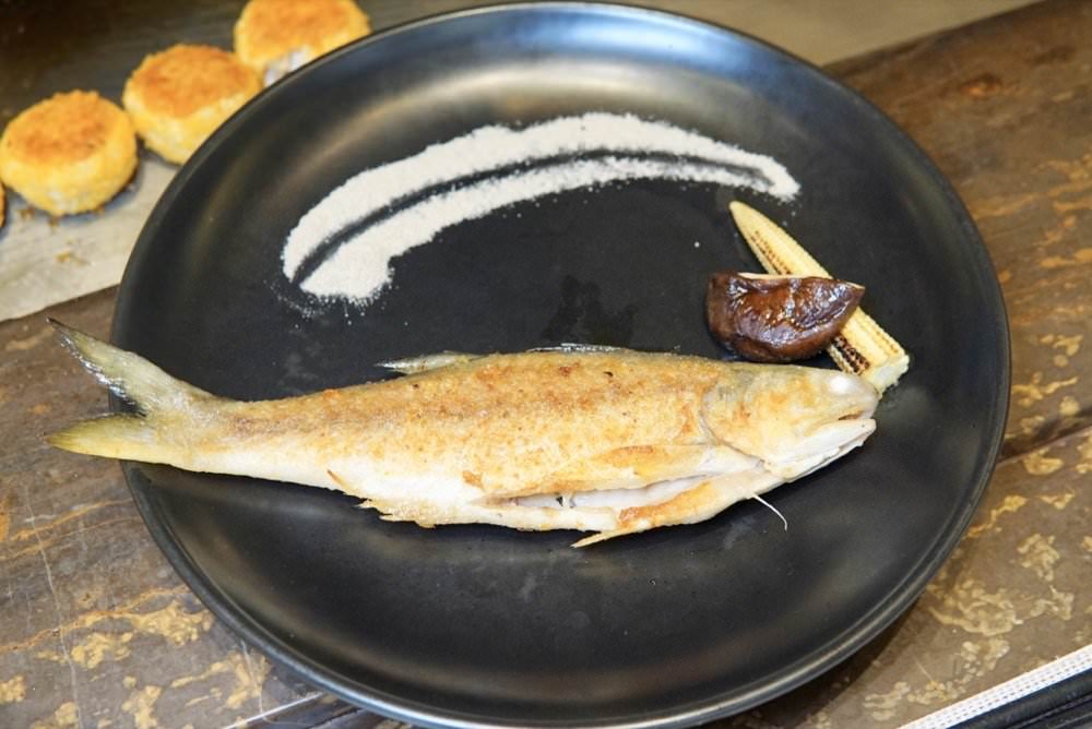 明水然松山慶城店｜台北無菜單鐵板燒餐廳推薦−新鮮龍蝦、鮑魚、菲力牛排必吃美味饗宴！慶生約會好店連藝人、名人都來這吃！