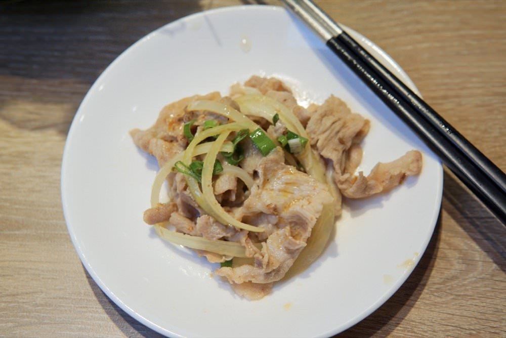 肉多多大變身！網路溫度計好感度星等聲量排名蟬聯兩年第一名肉多多火鍋-桃園春日店！大推爆炒石頭火鍋、海陸爆擊！桃園榜上有名夜宵火鍋