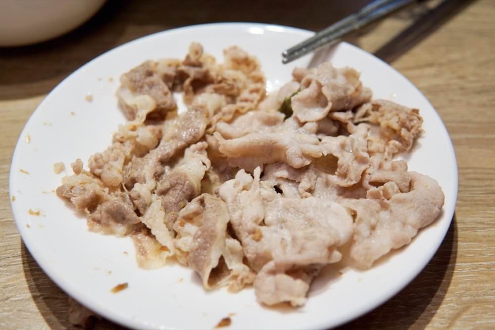 肉多多大變身！網路溫度計好感度星等聲量排名蟬聯兩年第一名肉多多火鍋-桃園春日店！大推爆炒石頭火鍋、海陸爆擊！桃園榜上有名夜宵火鍋