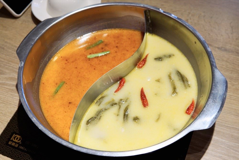 肉多多大變身！網路溫度計好感度星等聲量排名蟬聯兩年第一名肉多多火鍋-桃園春日店！大推爆炒石頭火鍋、海陸爆擊！桃園榜上有名夜宵火鍋