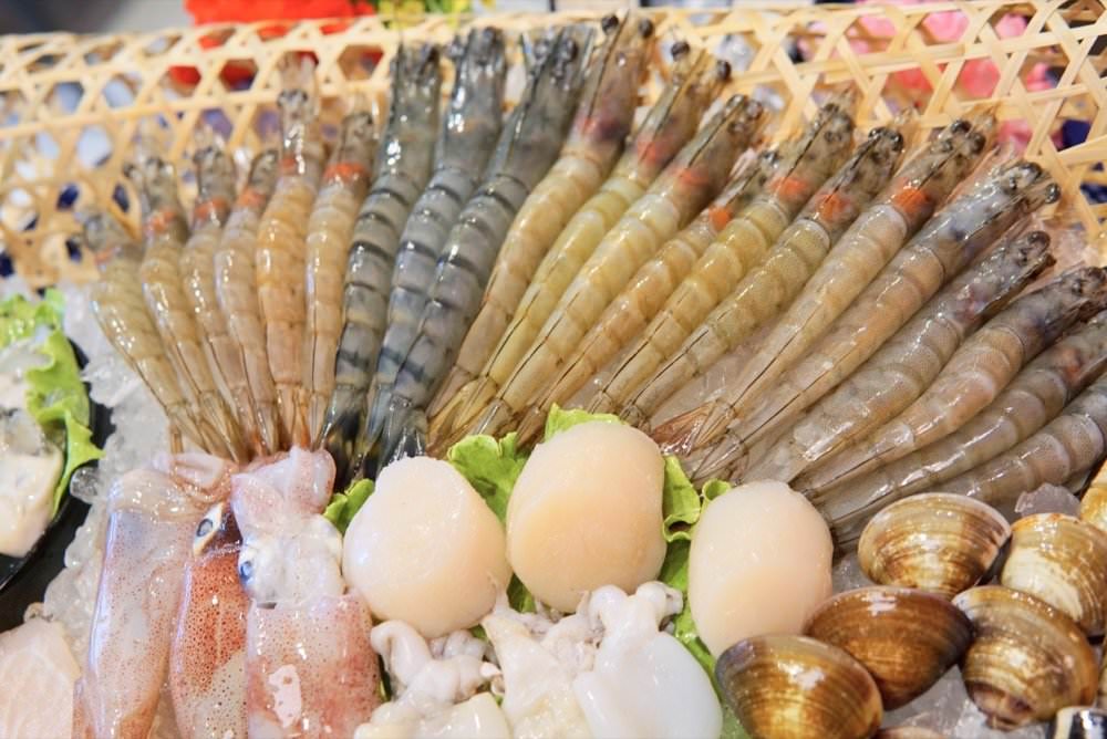 肉多多大變身！網路溫度計好感度星等聲量排名蟬聯兩年第一名肉多多火鍋-桃園春日店！大推爆炒石頭火鍋、海陸爆擊！桃園榜上有名夜宵火鍋