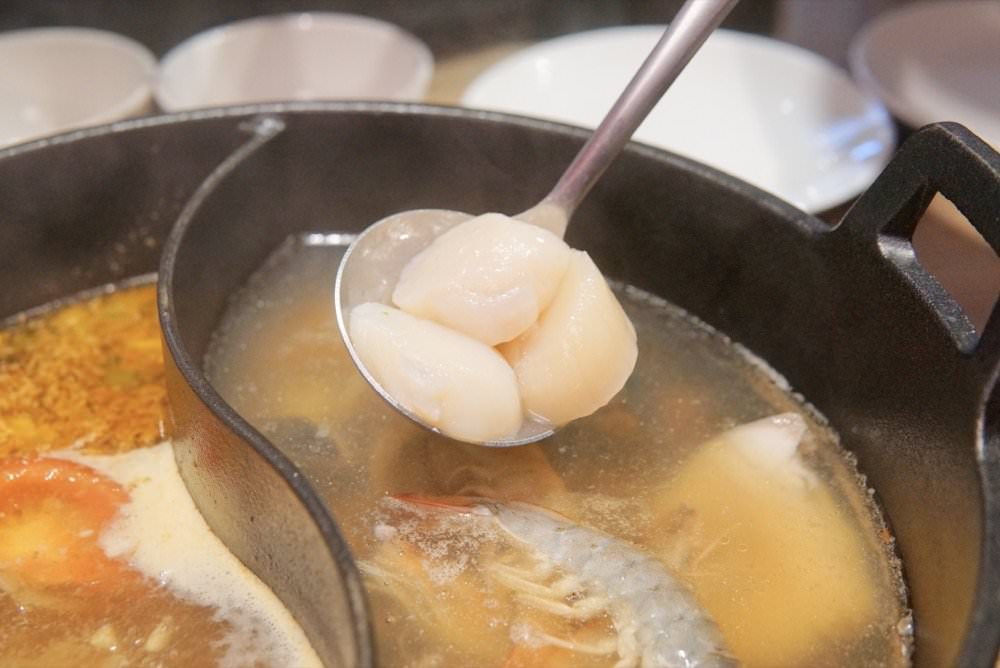 肉多多大變身！網路溫度計好感度星等聲量排名蟬聯兩年第一名肉多多火鍋-桃園春日店！大推爆炒石頭火鍋、海陸爆擊！桃園榜上有名夜宵火鍋