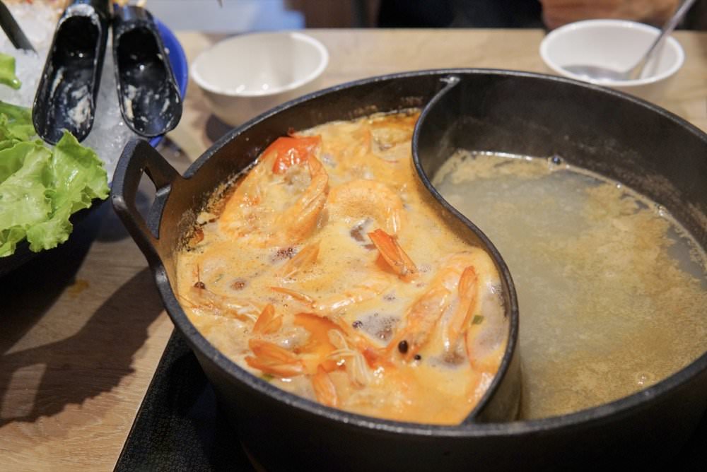 肉多多大變身！網路溫度計好感度星等聲量排名蟬聯兩年第一名肉多多火鍋-桃園春日店！大推爆炒石頭火鍋、海陸爆擊！桃園榜上有名夜宵火鍋