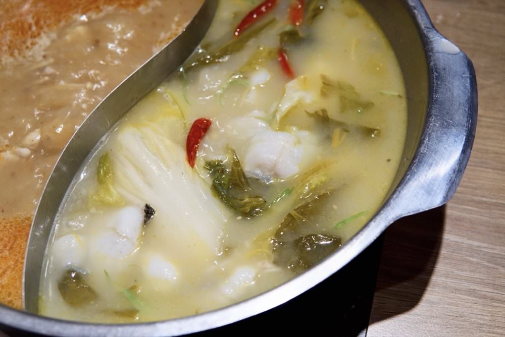 肉多多大變身！網路溫度計好感度星等聲量排名蟬聯兩年第一名肉多多火鍋-桃園春日店！大推爆炒石頭火鍋、海陸爆擊！桃園榜上有名夜宵火鍋