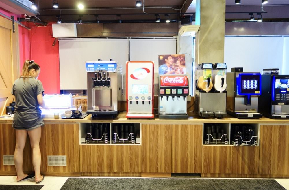 肉多多大變身！網路溫度計好感度星等聲量排名蟬聯兩年第一名肉多多火鍋-桃園春日店！大推爆炒石頭火鍋、海陸爆擊！桃園榜上有名夜宵火鍋