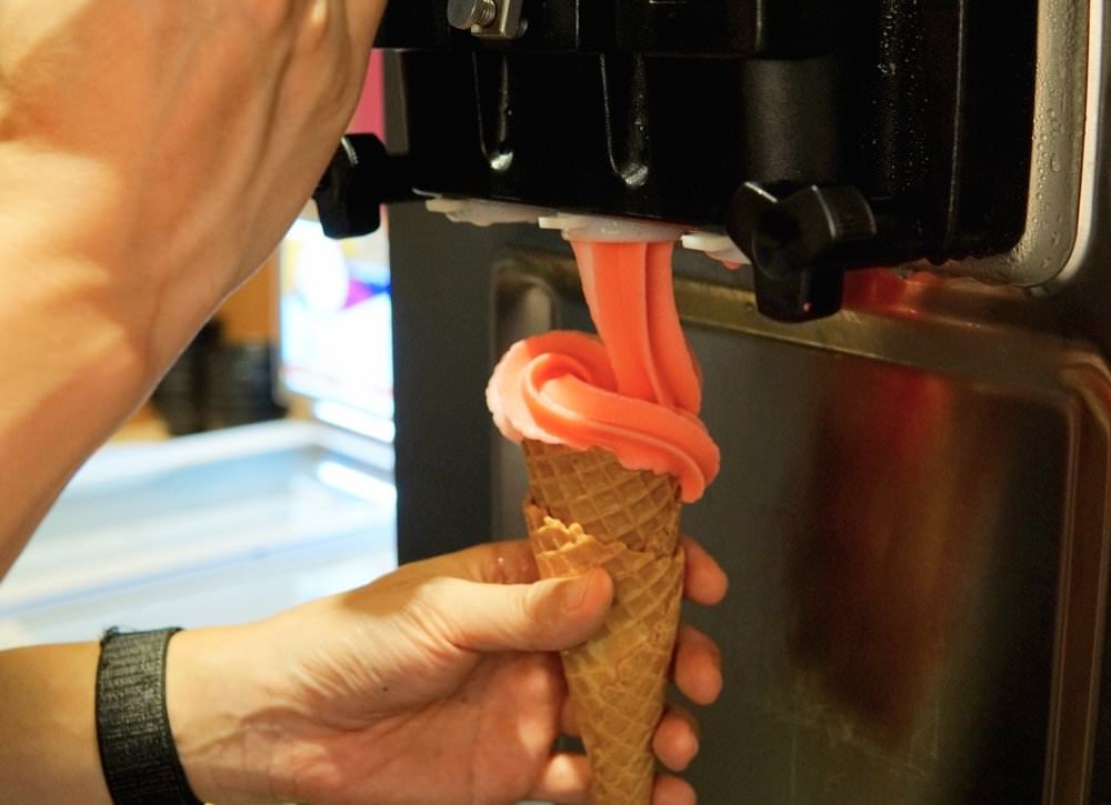 肉多多大變身！網路溫度計好感度星等聲量排名蟬聯兩年第一名肉多多火鍋-桃園春日店！大推爆炒石頭火鍋、海陸爆擊！桃園榜上有名夜宵火鍋