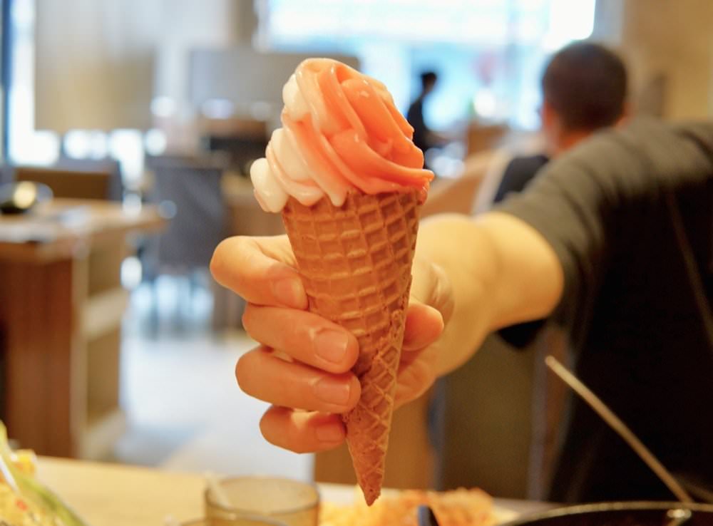 肉多多大變身！網路溫度計好感度星等聲量排名蟬聯兩年第一名肉多多火鍋-桃園春日店！大推爆炒石頭火鍋、海陸爆擊！桃園榜上有名夜宵火鍋