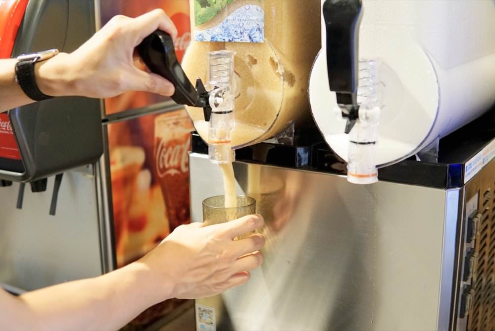 肉多多大變身！網路溫度計好感度星等聲量排名蟬聯兩年第一名肉多多火鍋-桃園春日店！大推爆炒石頭火鍋、海陸爆擊！桃園榜上有名夜宵火鍋