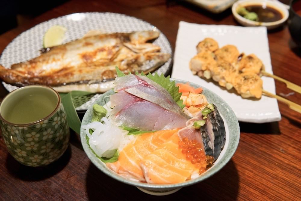 大安區美食推薦【Food二十食堂】超好吃握壽司、生魚片丼飯、一夜干、唐揚雞，新鮮美味日式料理｜大安區平價日料、外送美食推薦！