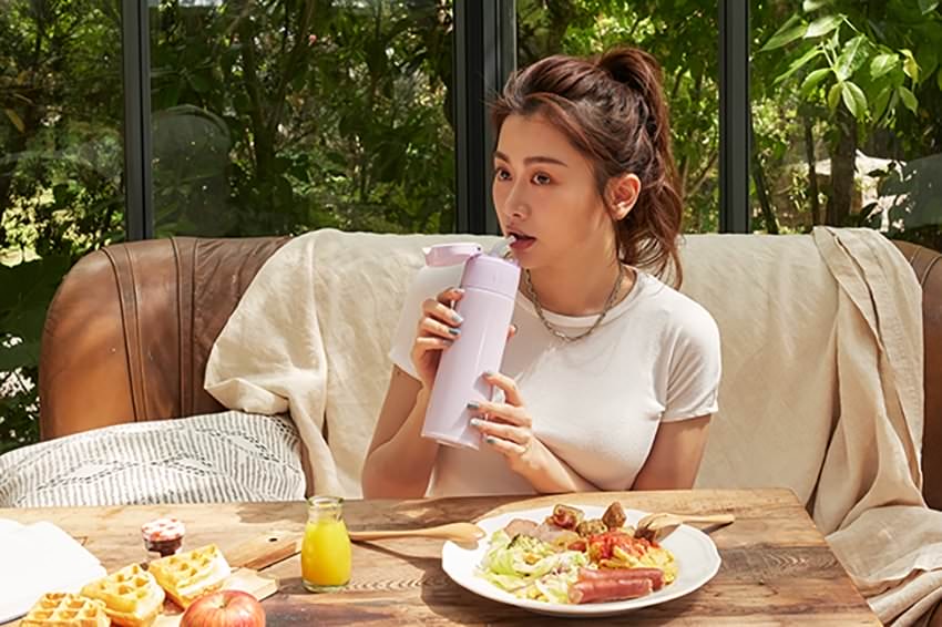 膳魔師保溫瓶FHL-551開箱！超美又實用的保溫保冷瓶，單手一觸即開、超方便不銹鋼內膽！