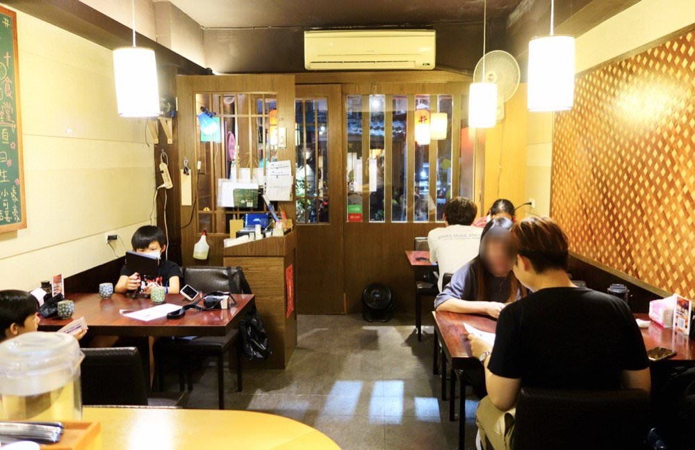 大安區美食推薦【Food二十食堂】超好吃握壽司、生魚片丼飯、一夜干、唐揚雞，新鮮美味日式料理｜大安區平價日料、外送美食推薦！