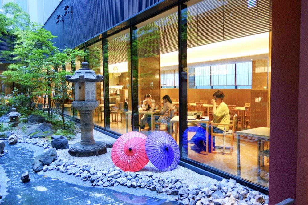 京都飯店推薦｜京都站前里士滿高級飯店 (Richmond Hotel Premier Kyoto Ekimae)免費下午茶點心與Happy Hour喝到飽，交通便利近京都車站/唐吉軻德/友都八喜/鳥貴族