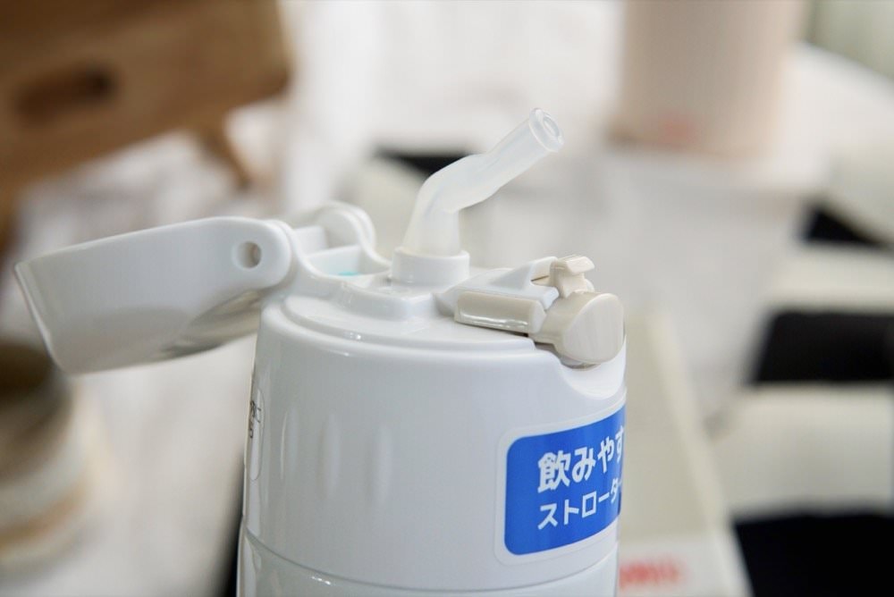 膳魔師保溫瓶FHL-551開箱！超美又實用的保溫保冷瓶，單手一觸即開、超方便不銹鋼內膽！