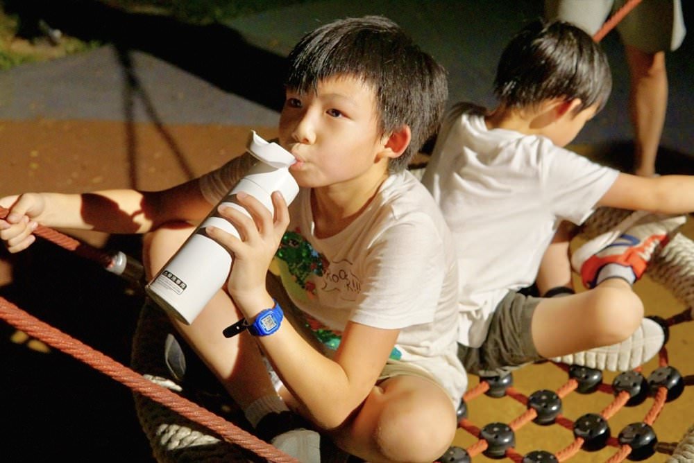 膳魔師保溫瓶FHL-551開箱！超美又實用的保溫保冷瓶，單手一觸即開、超方便不銹鋼內膽！