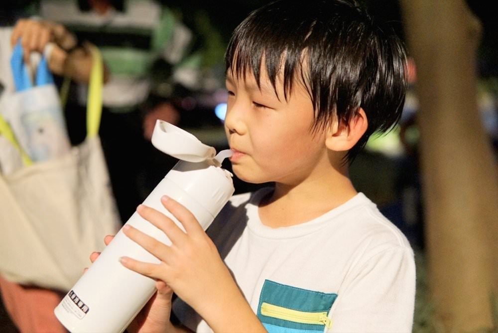 膳魔師保溫瓶FHL-551開箱！超美又實用的保溫保冷瓶，單手一觸即開、超方便不銹鋼內膽！