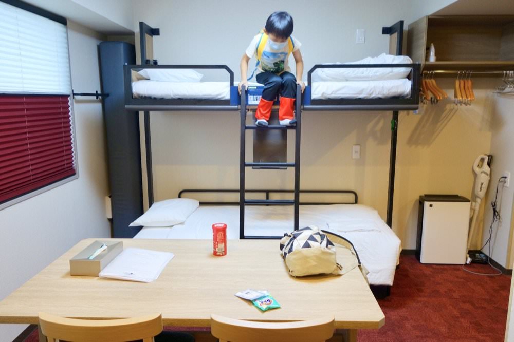 京都公寓式飯店推薦｜京都車站附近【京都七條堀川曼迪高級公寓飯店】和式四人房、上下舖家庭房設備齊全附廚房.洗衣機.烤箱.微波爐.冰箱冷凍庫MONday Apart Premium Kyoto Shichijo Horikawa