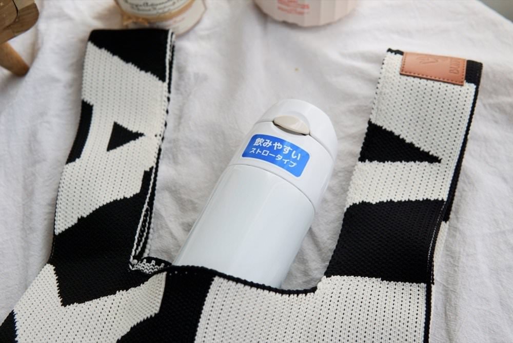 膳魔師保溫瓶FHL-551開箱！超美又實用的保溫保冷瓶，單手一觸即開、超方便不銹鋼內膽！