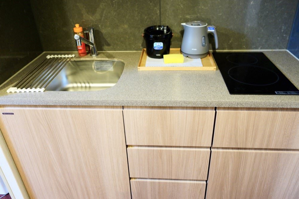 京都公寓式飯店推薦｜京都車站附近【京都七條堀川曼迪高級公寓飯店】和式四人房、上下舖家庭房設備齊全附廚房.洗衣機.烤箱.微波爐.冰箱冷凍庫MONday Apart Premium Kyoto Shichijo Horikawa