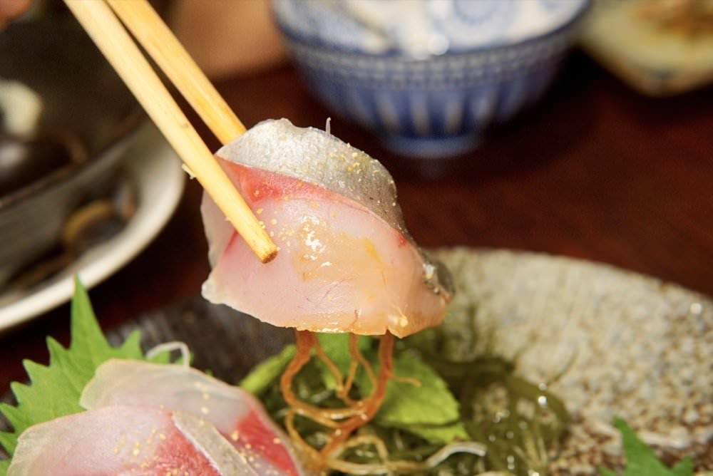 大安區美食推薦【Food二十食堂】超好吃握壽司、生魚片丼飯、一夜干、唐揚雞，新鮮美味日式料理｜大安區平價日料、外送美食推薦！