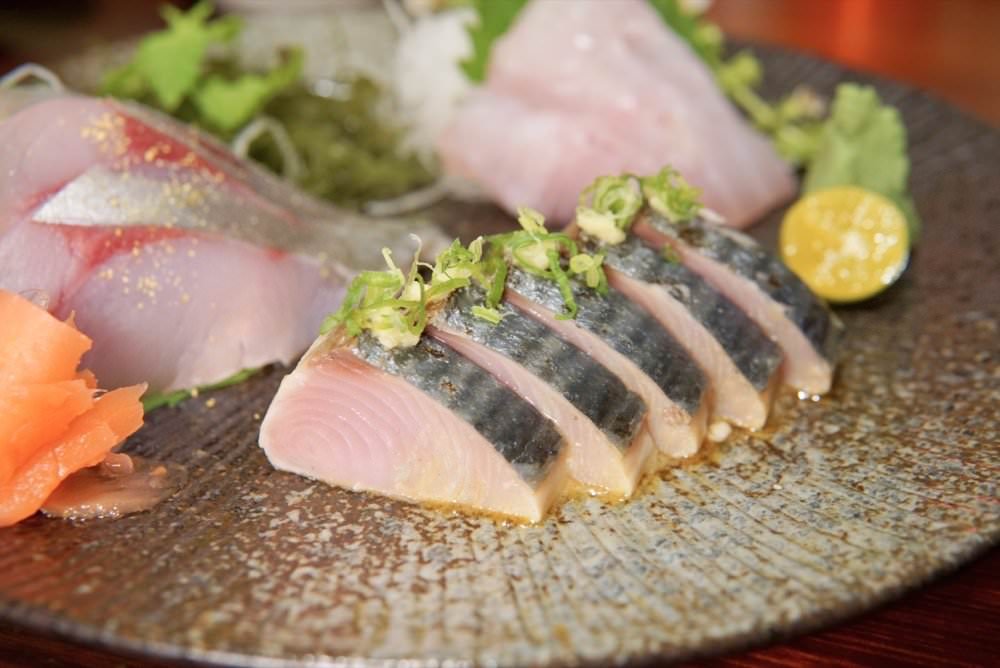 大安區美食推薦【Food二十食堂】超好吃握壽司、生魚片丼飯、一夜干、唐揚雞，新鮮美味日式料理｜大安區平價日料、外送美食推薦！