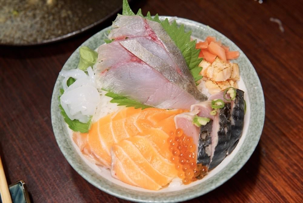 大安區美食推薦【Food二十食堂】超好吃握壽司、生魚片丼飯、一夜干、唐揚雞，新鮮美味日式料理｜大安區平價日料、外送美食推薦！