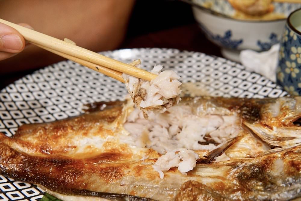 大安區美食推薦【Food二十食堂】超好吃握壽司、生魚片丼飯、一夜干、唐揚雞，新鮮美味日式料理｜大安區平價日料、外送美食推薦！