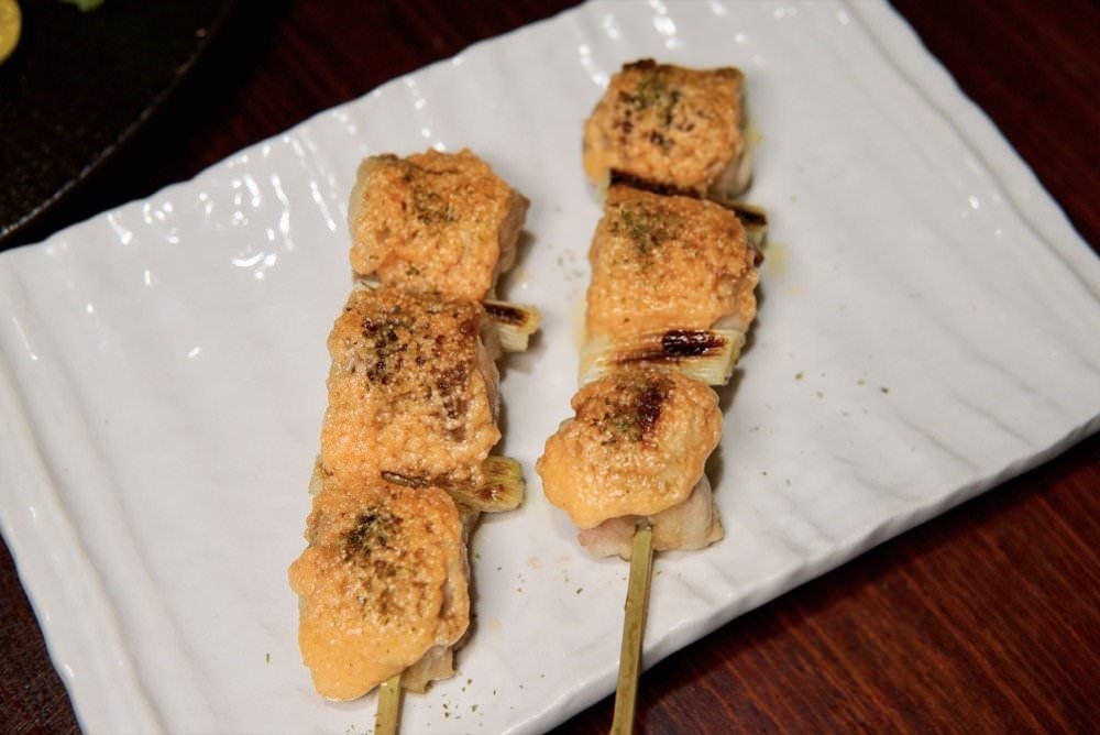 大安區美食推薦【Food二十食堂】超好吃握壽司、生魚片丼飯、一夜干、唐揚雞，新鮮美味日式料理｜大安區平價日料、外送美食推薦！