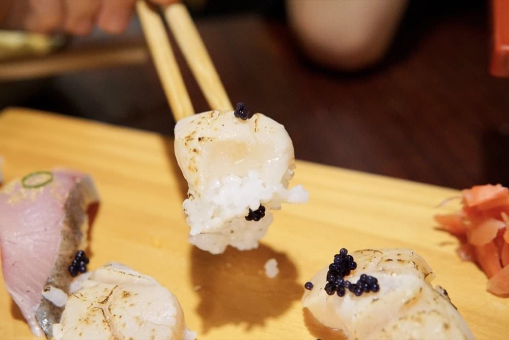 大安區美食推薦【Food二十食堂】超好吃握壽司、生魚片丼飯、一夜干、唐揚雞，新鮮美味日式料理｜大安區平價日料、外送美食推薦！