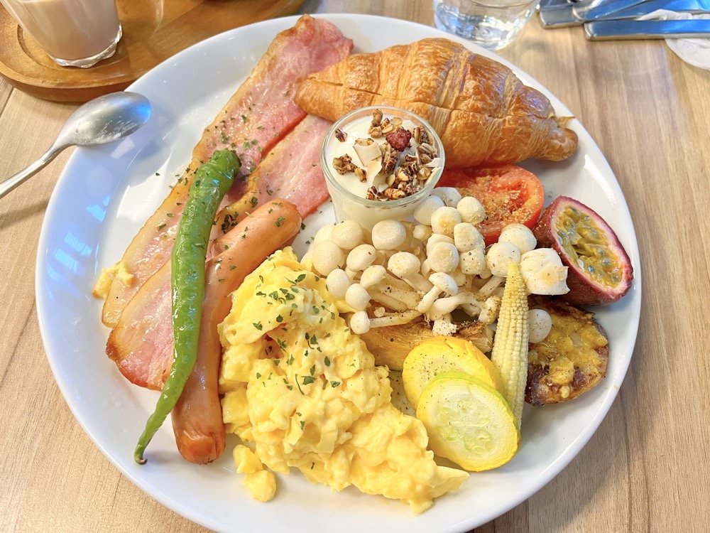 輕綠舍 Lite Canteen|超厚火腿培根美味盤餐|桃園青埔早午餐推薦